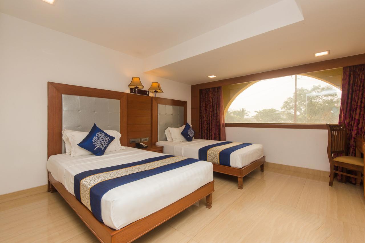 Golden Chariot Vasai Hotel מראה חיצוני תמונה
