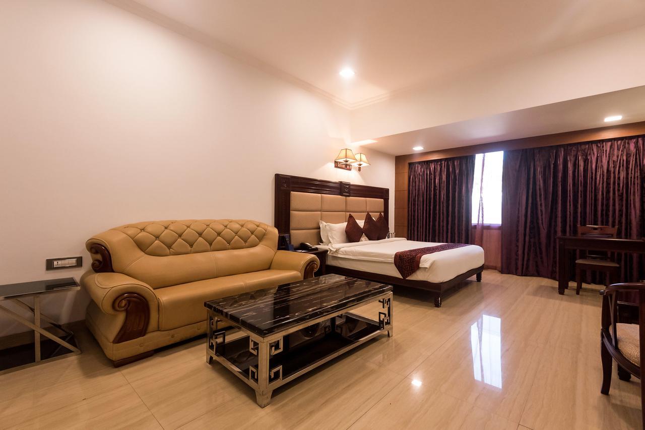 Golden Chariot Vasai Hotel מראה חיצוני תמונה