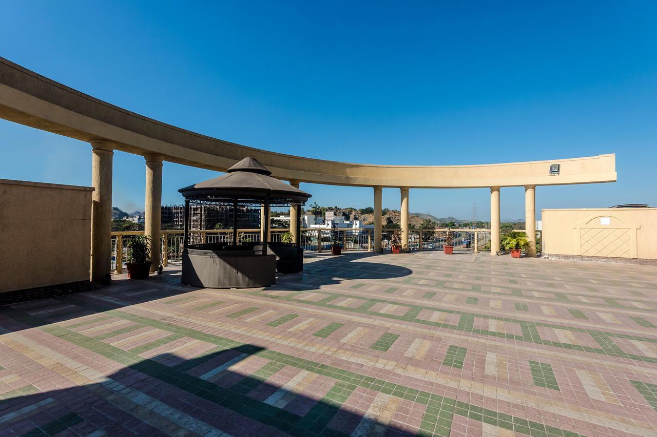 Golden Chariot Vasai Hotel מראה חיצוני תמונה