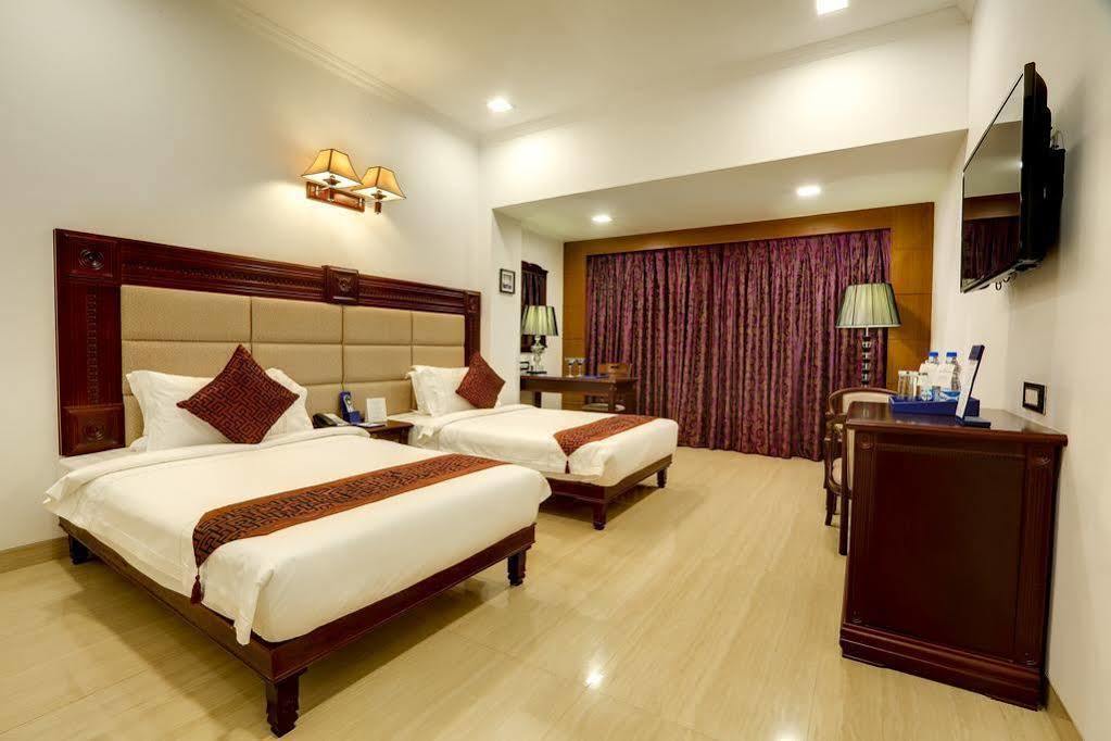 Golden Chariot Vasai Hotel מראה חיצוני תמונה