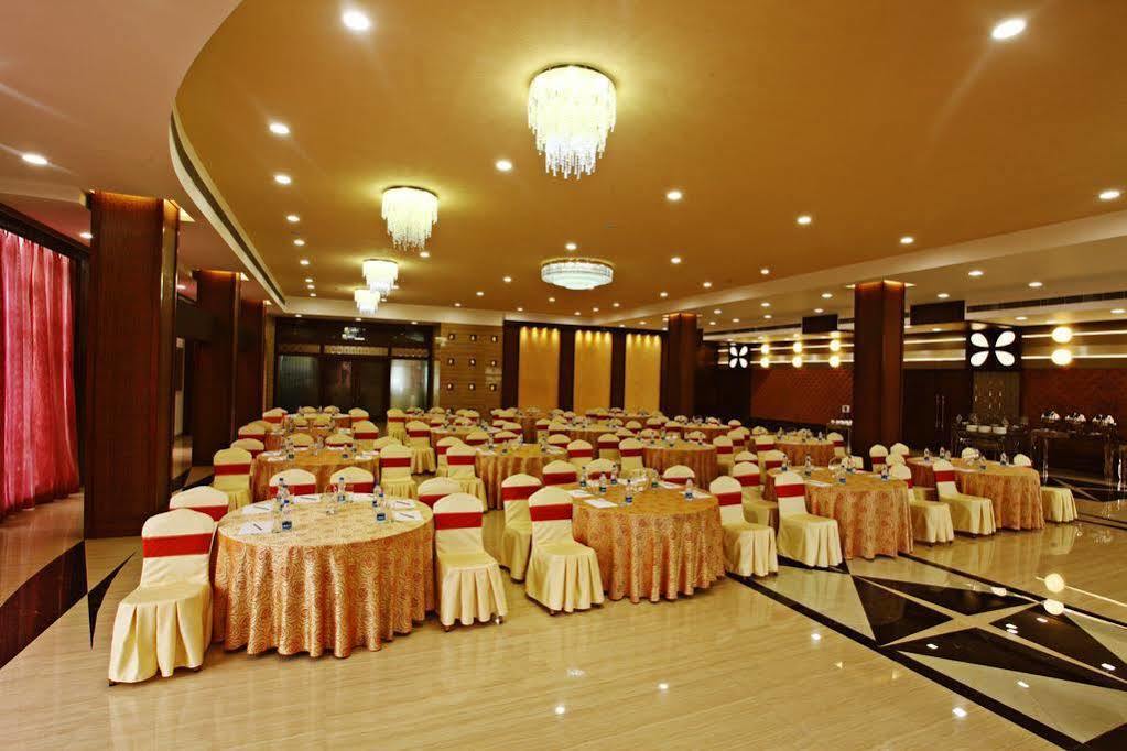 Golden Chariot Vasai Hotel מראה חיצוני תמונה
