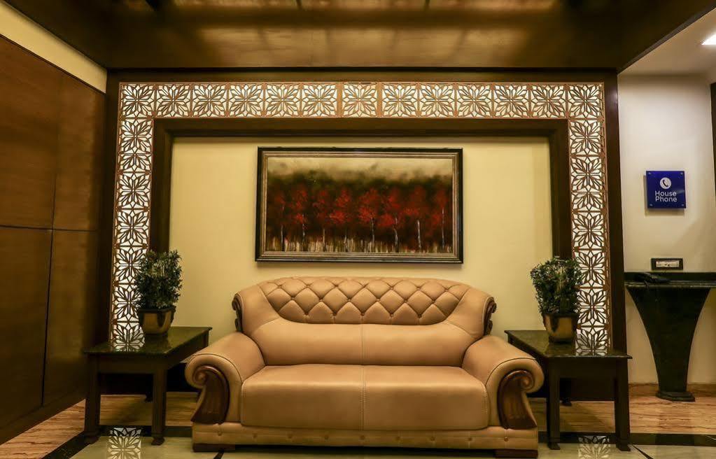 Golden Chariot Vasai Hotel מראה חיצוני תמונה