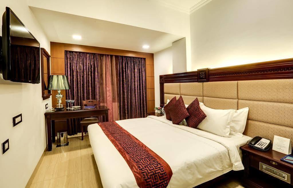 Golden Chariot Vasai Hotel מראה חיצוני תמונה