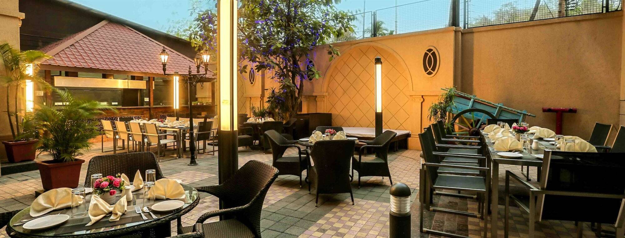 Golden Chariot Vasai Hotel מראה חיצוני תמונה